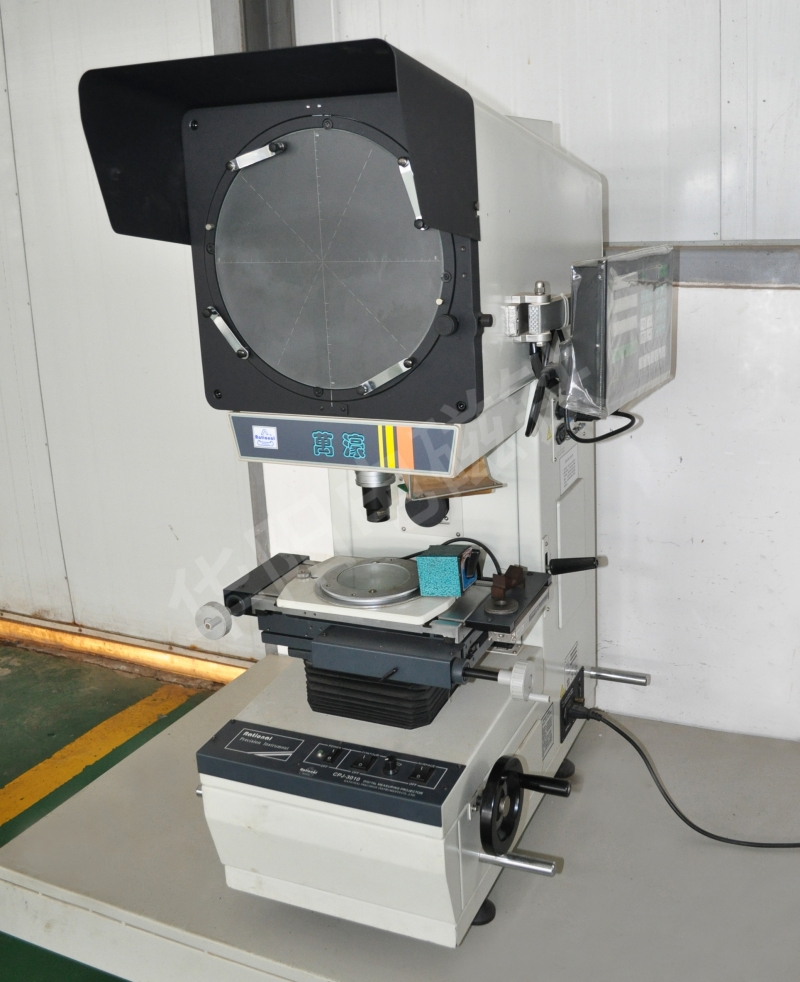 Digital measuring projector