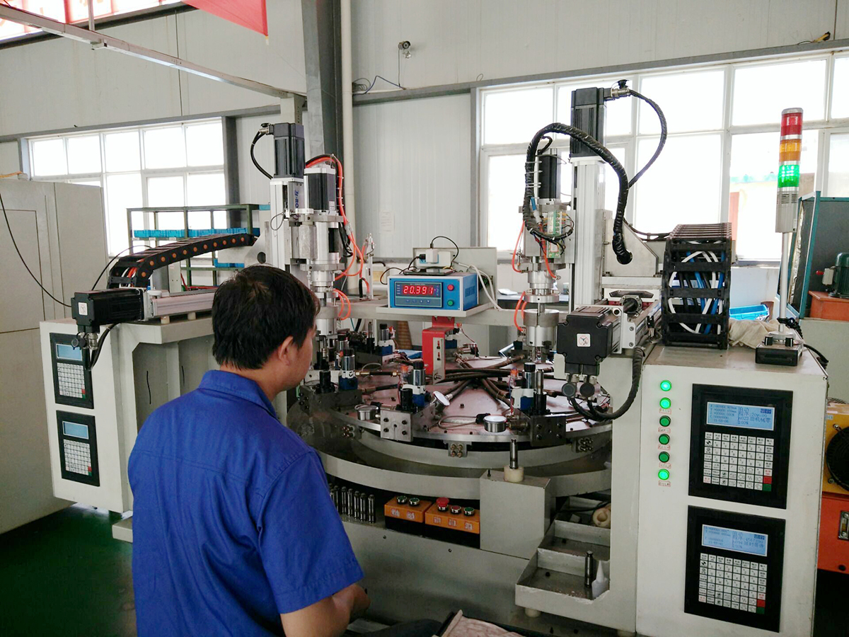 Oil pressure test bench